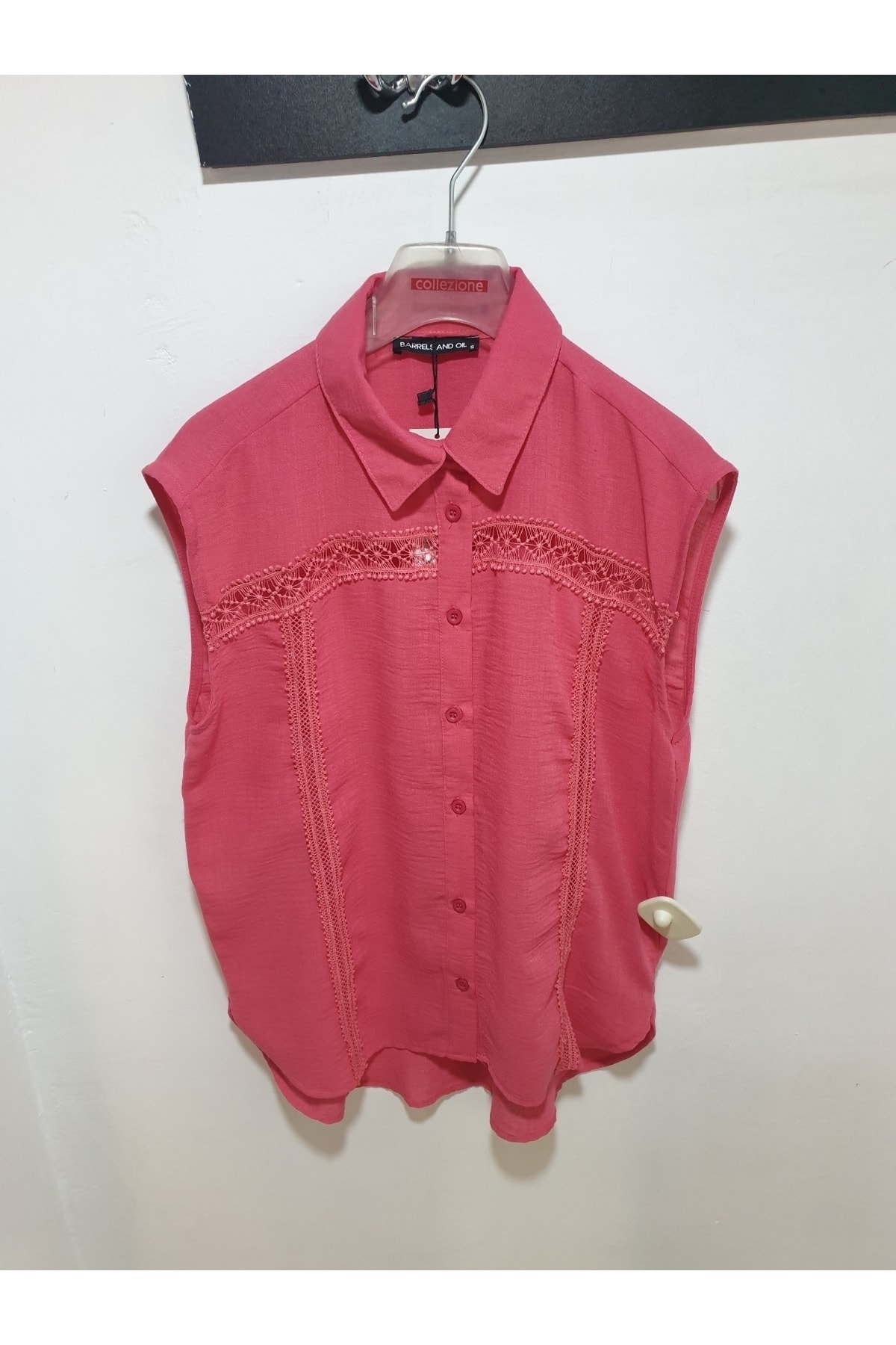 Lace Detail Sleeveless Shirt