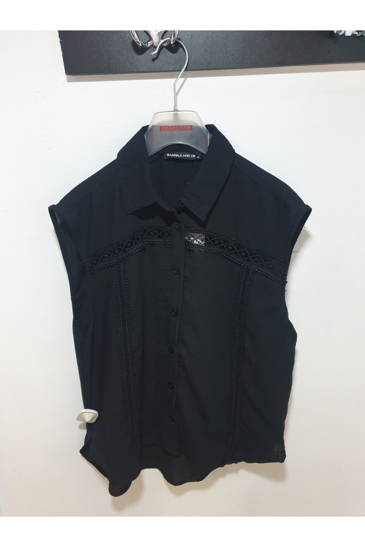 Lace Detail Sleeveless Shirt